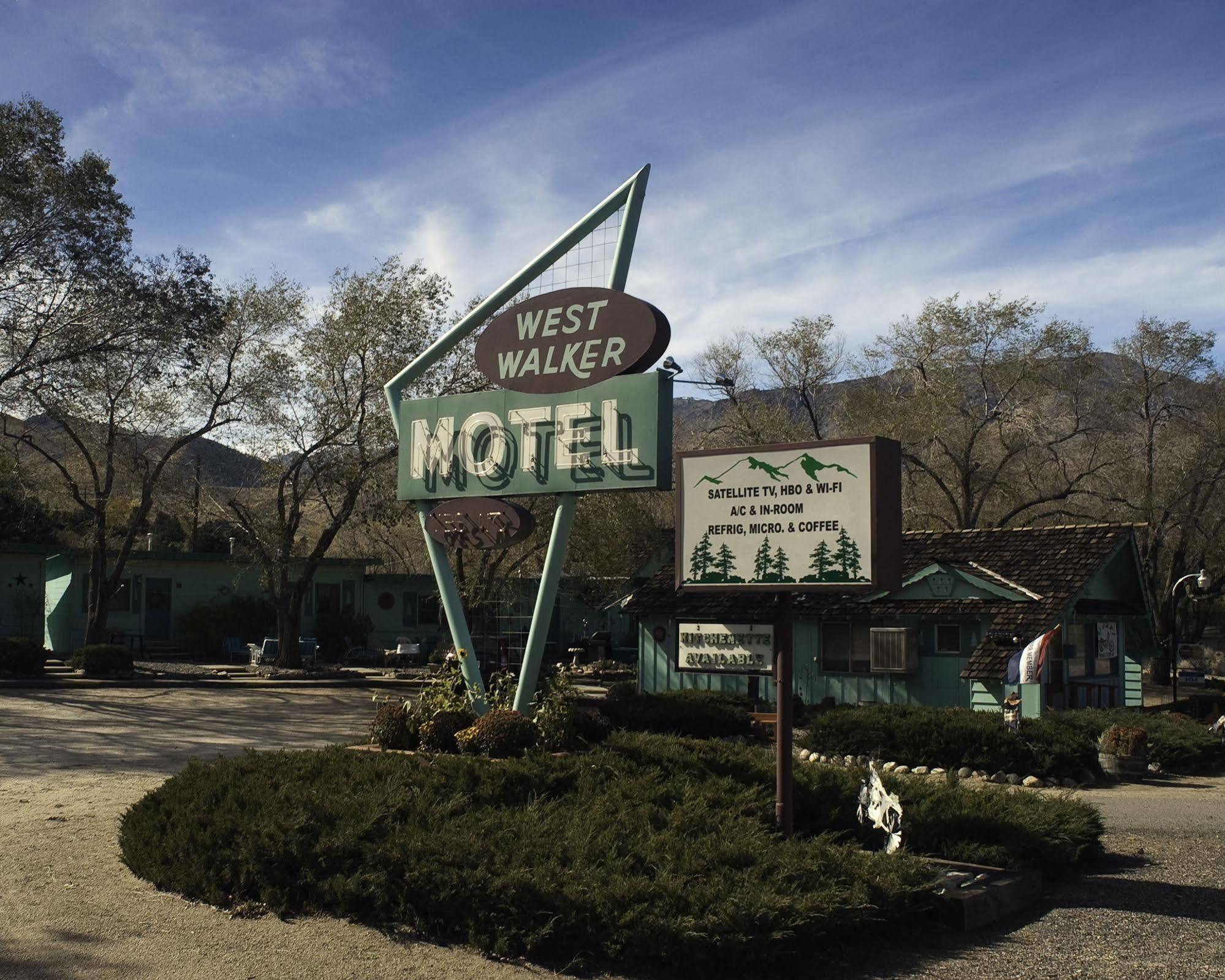 The Historic West Walker Motel Екстериор снимка